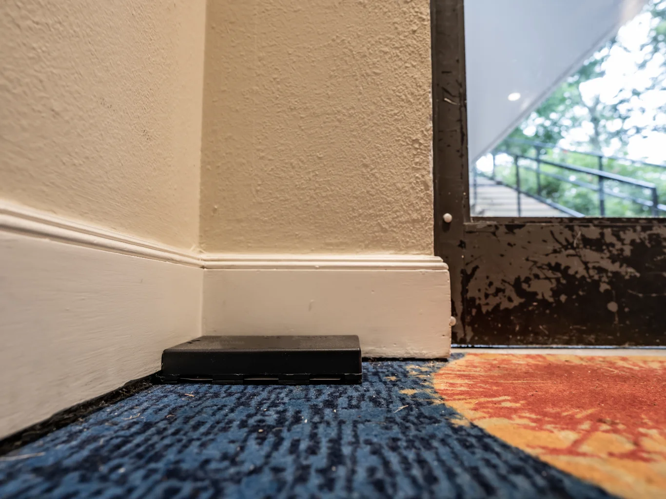 unrecognizable-person-white-chemical-protection-suit-doing-disinfection-public-areas-stop-spreading-highly-contagious-corona-virus derattizzazione-topi-e-ratti-novara-varese